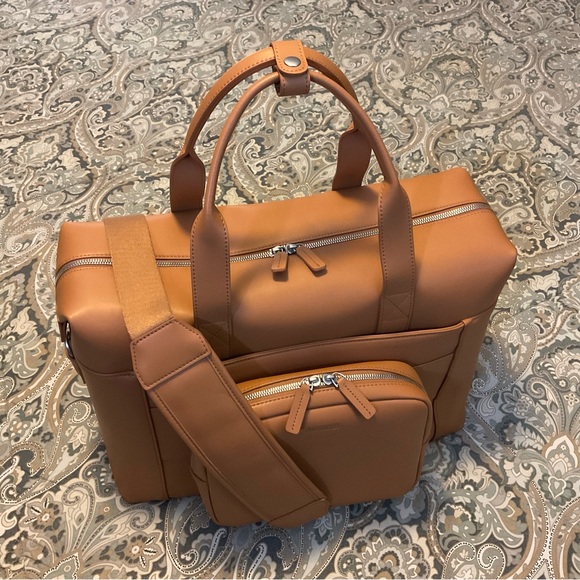 Like New MONOS Metro Duffel Vegan Leather Saddle Tan Used 1x - Picture 7 of 16
